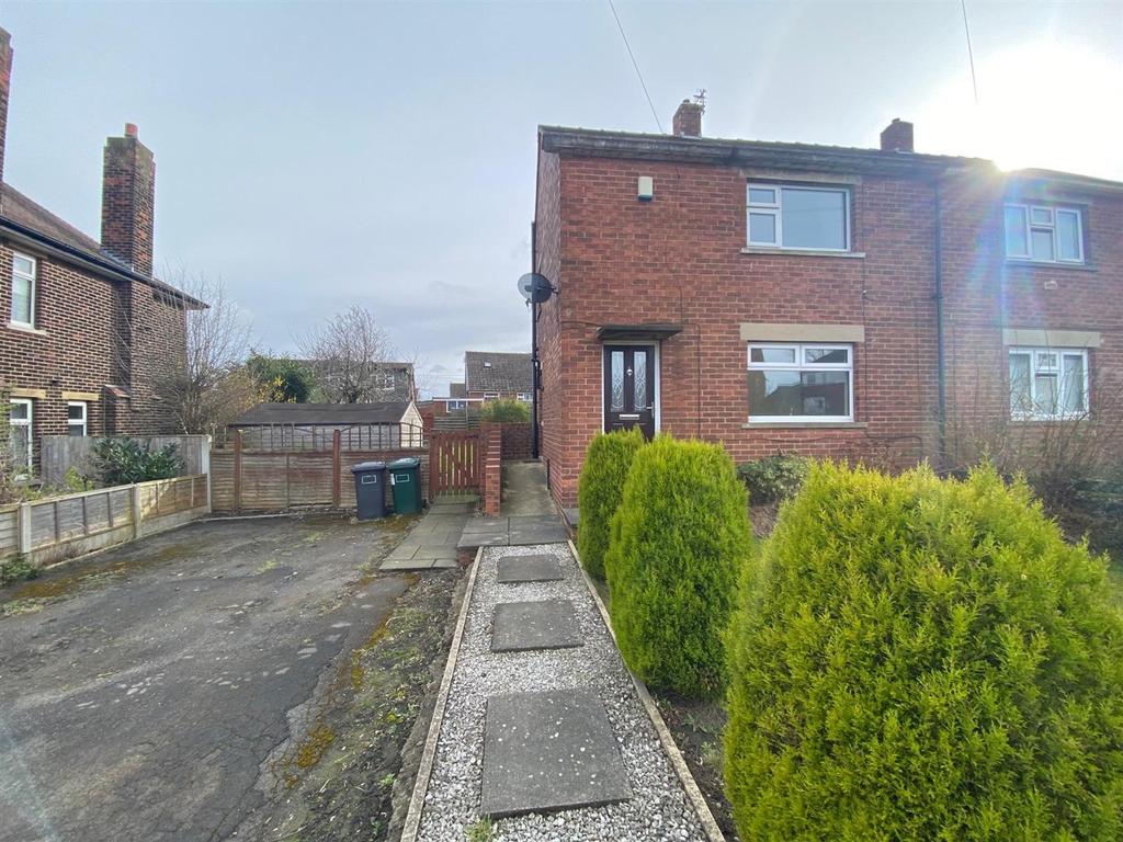 Lumb Lane, Liversedge 2 bed semidetached house £695 pcm (£160 pw)