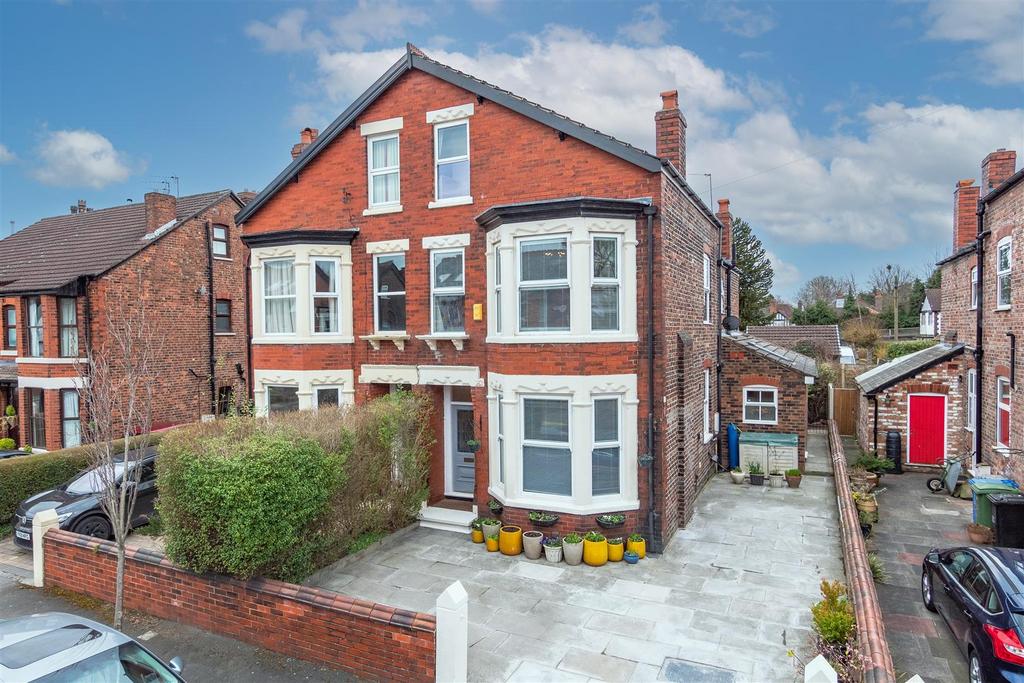 Westwood Avenue, Timperley, Altrincham 6 bed semidetached house for