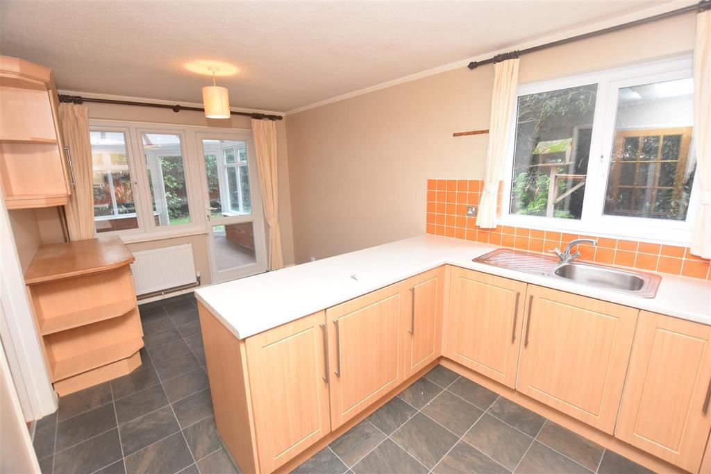 Coopers Avenue, Heybridge 3 bed detached house £365,000