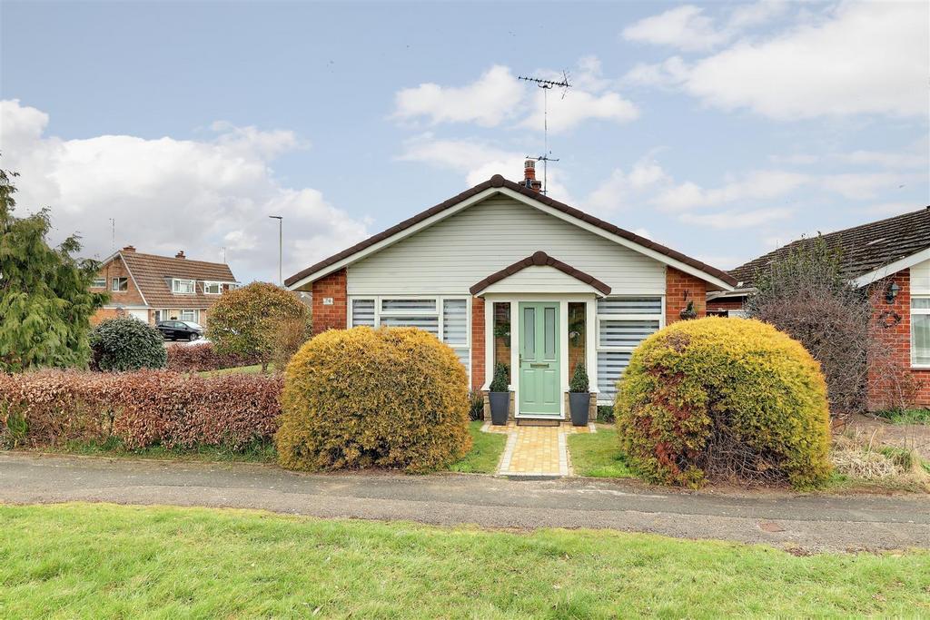 Long Mynd Avenue, Up Hatherley, Cheltenham 2 bed detached bungalow for