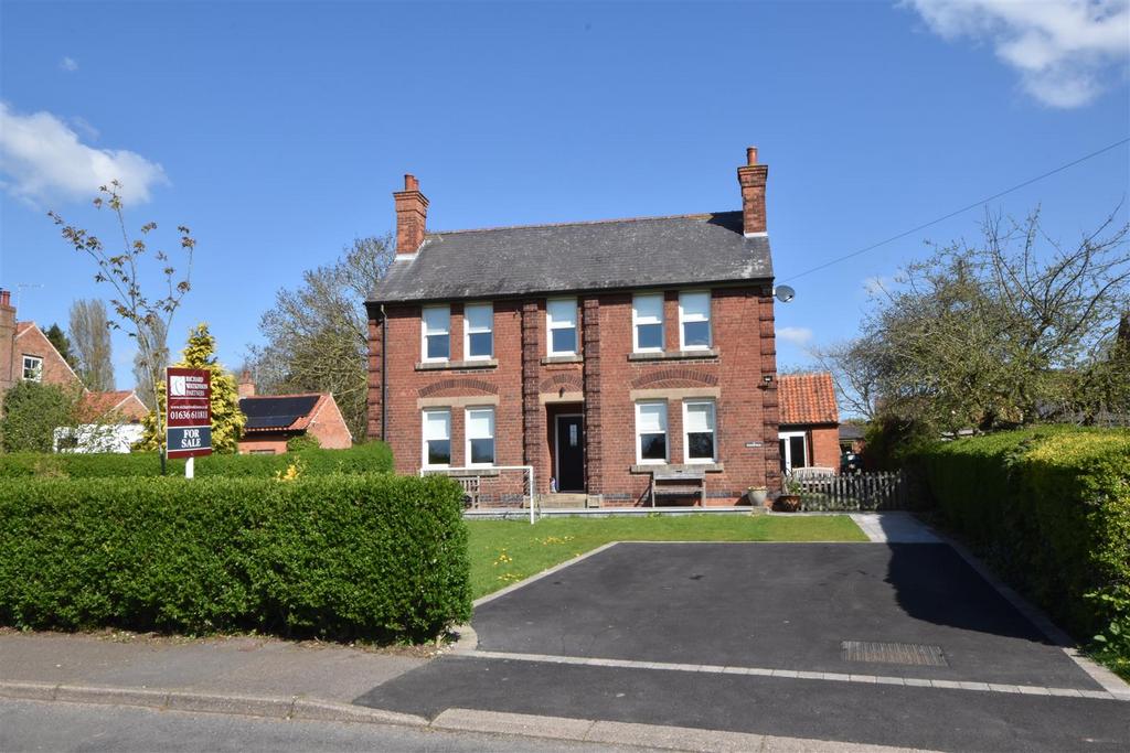 High Street, SuttonOnTrent, Newark 3 bed detached house for sale £