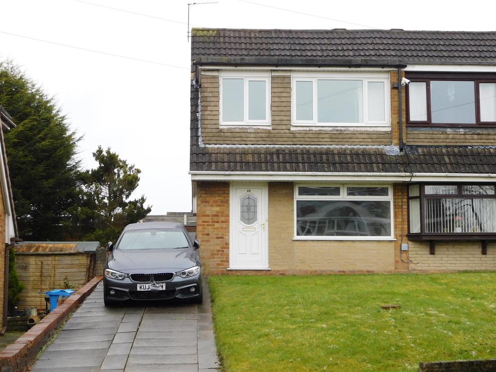 Helston Drive, Royton, Oldham 3 bed semidetached house £975 pcm (£