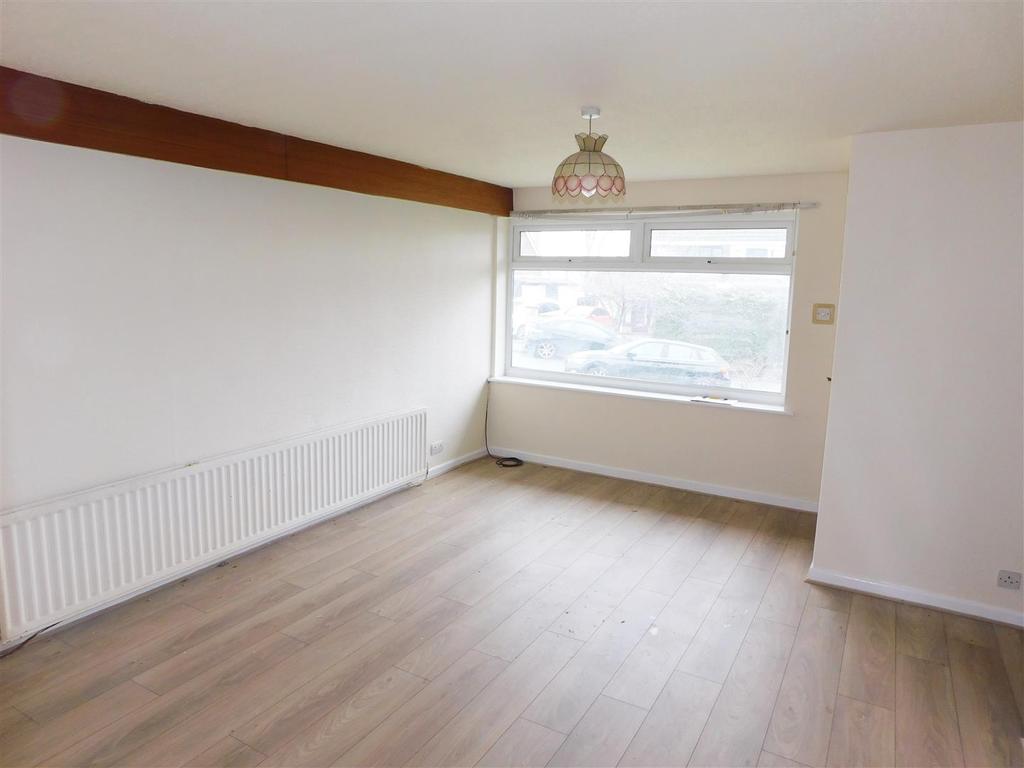 Helston Drive, Royton, Oldham 3 bed semidetached house £975 pcm (£