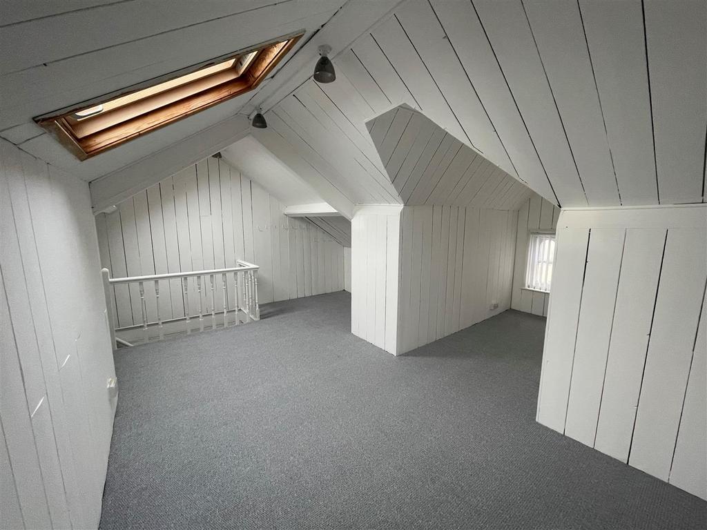 Attic Room/Bedroom 5