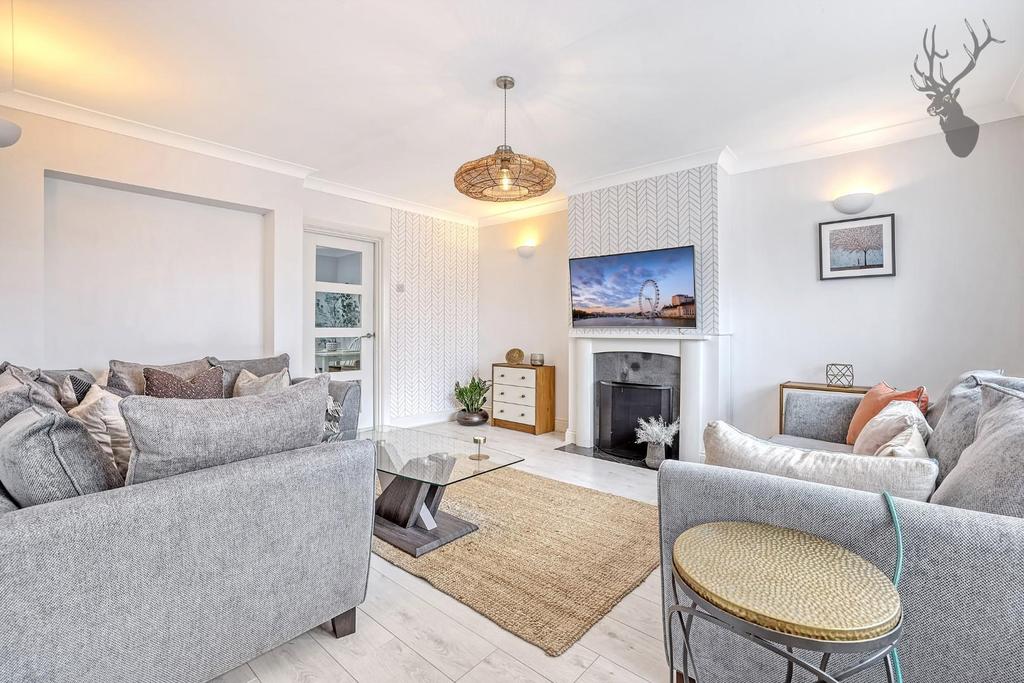Church Hill, Epping 3 bed terraced house £775,000