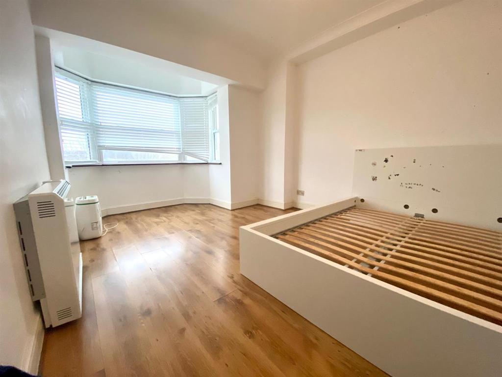 Kilburn High Road, Kilburn 2 bed flat £1,950 pcm (£450 pw)