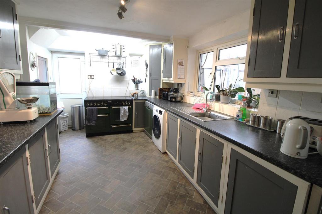 Hemans Road, Daventry 3 bed house £245,000