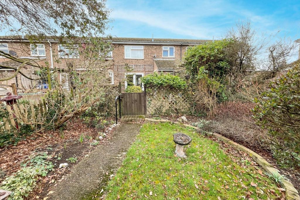 Grange Road, Wilstone, Tring 3 bed terraced house £365,000