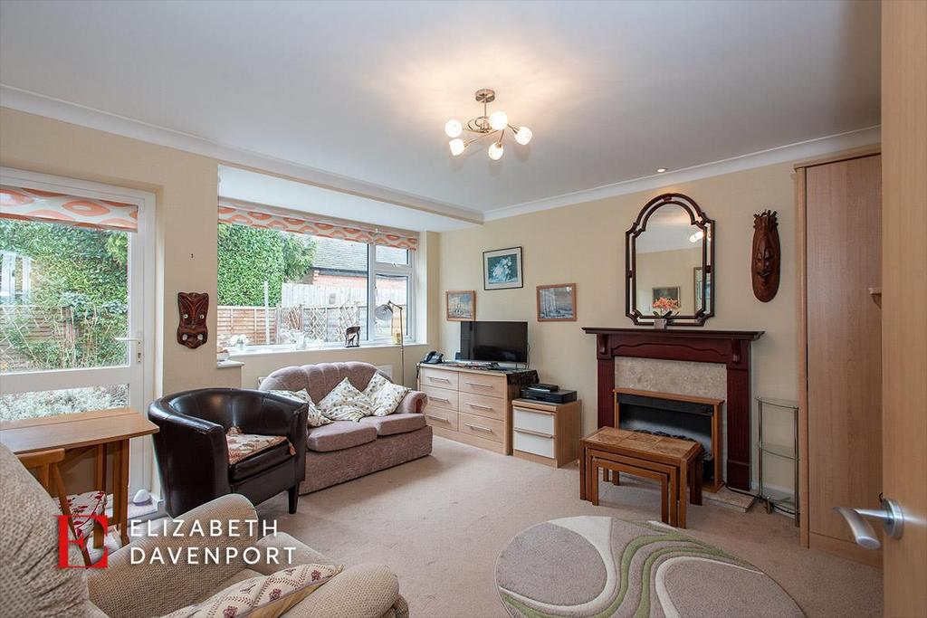 Priory Croft, Kenilworth 2 bed bungalow for sale £357,500