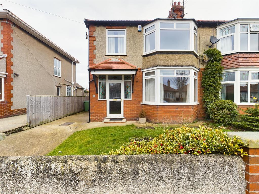 Priory Crescent, Bridlington 4 bed semidetached house for sale £250,000
