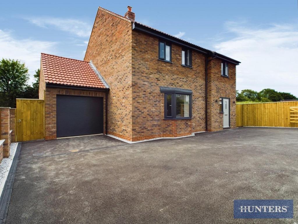 West End View, Cayton, Scarborough 3 bed detached house for sale £350,000