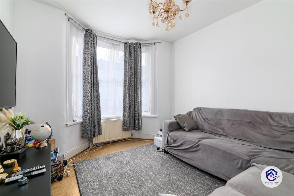Huxley Road, London N18 2 bed terraced house £400,000
