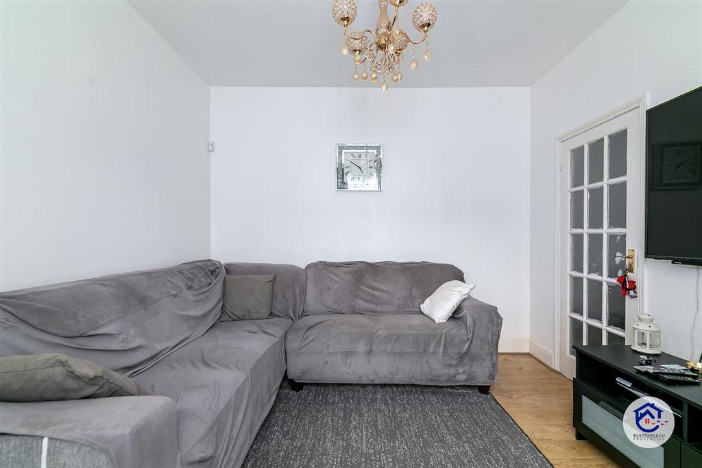 Huxley Road, London N18 2 bed terraced house £400,000