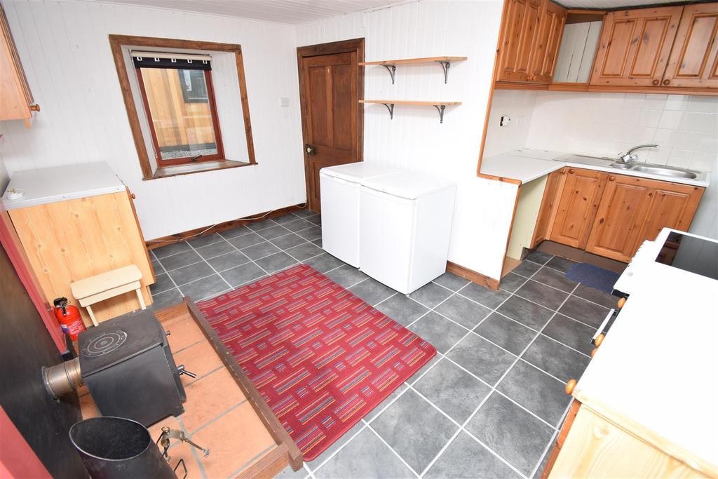 Kitchen (2).jpg