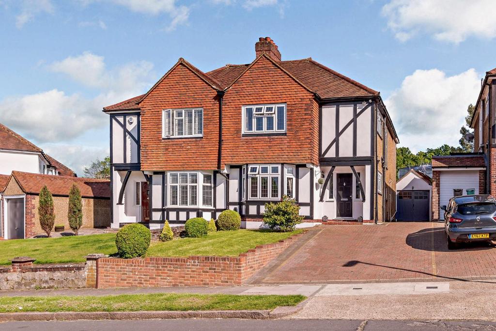 Lakeside Drive, Bromley 3 bed semidetached house £780,000