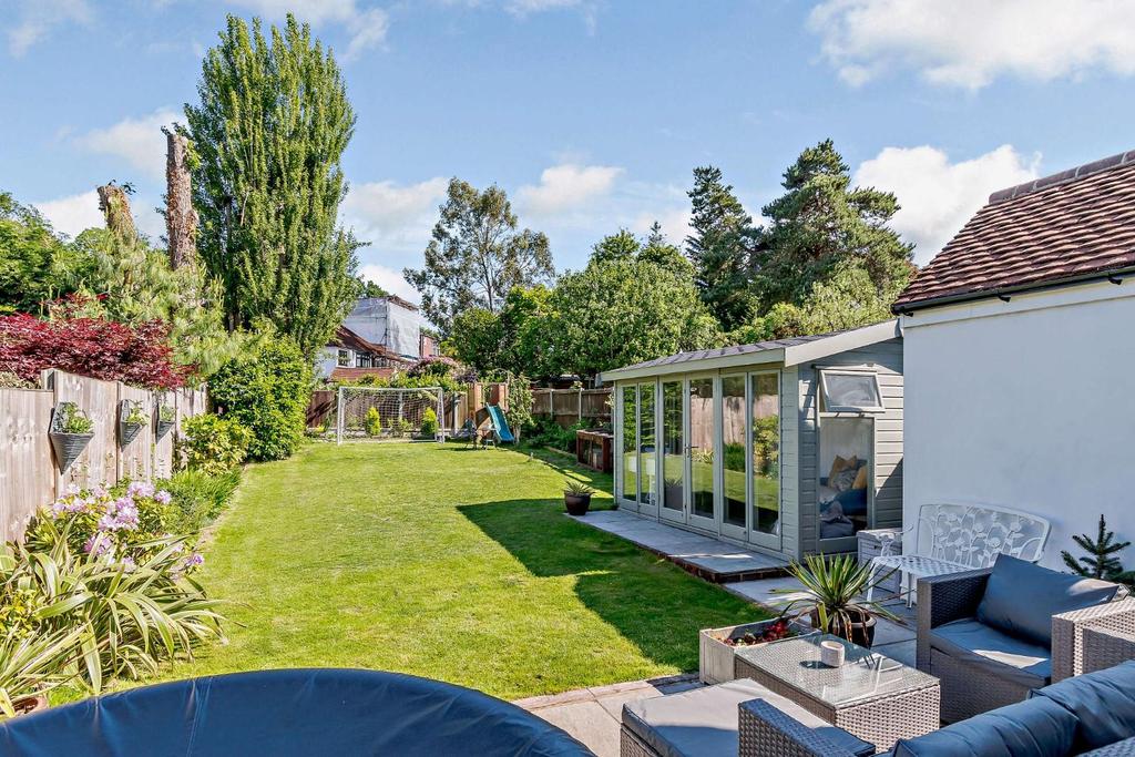 Lakeside Drive, Bromley 3 bed semidetached house £780,000