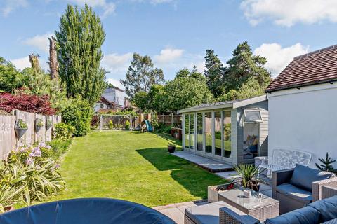 19 Lakeside Drive, Bromley, BR2 8QQ