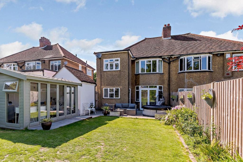 Lakeside Drive, Bromley 3 bed semidetached house £780,000