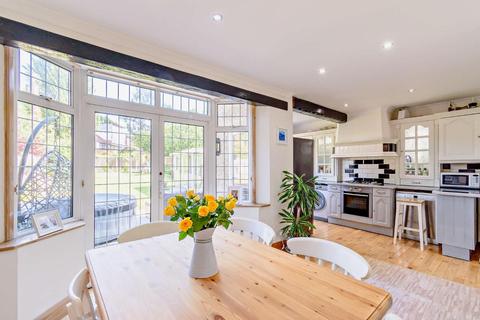 19 Lakeside Drive, Bromley, BR2 8QQ
