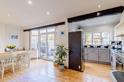 19 Lakeside Drive, Bromley, BR2 8QQ