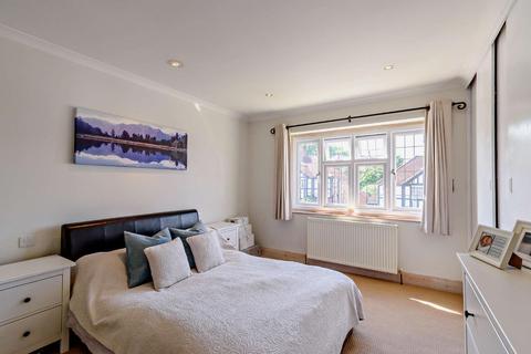19 Lakeside Drive, Bromley, BR2 8QQ