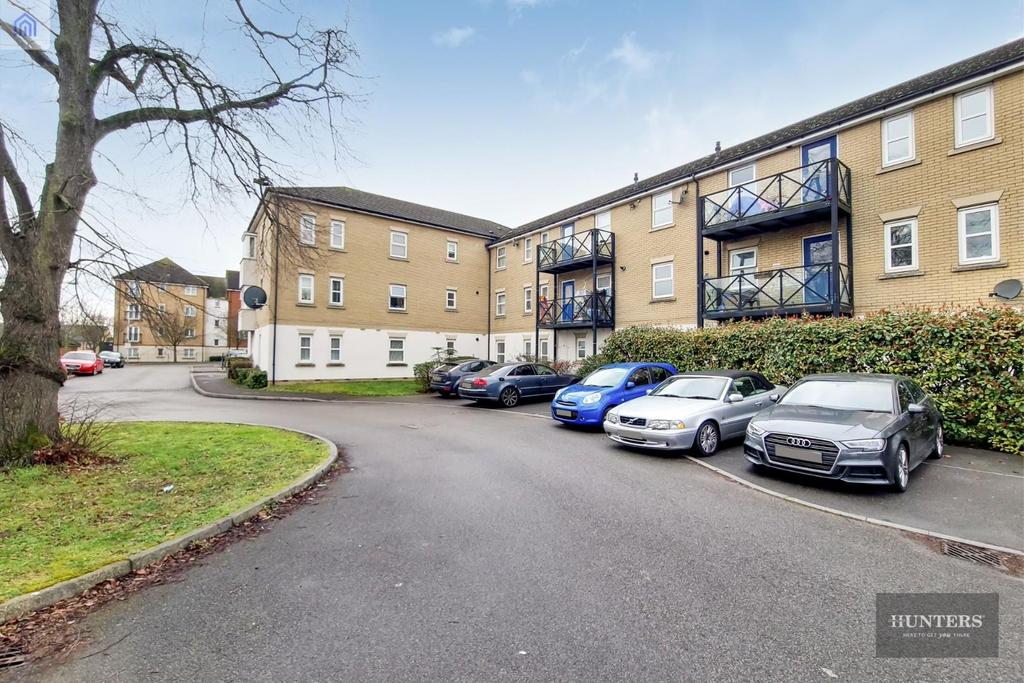 Norwich Crescent, Chadwell Heath, RM6 2 bed apartment for sale £275,000