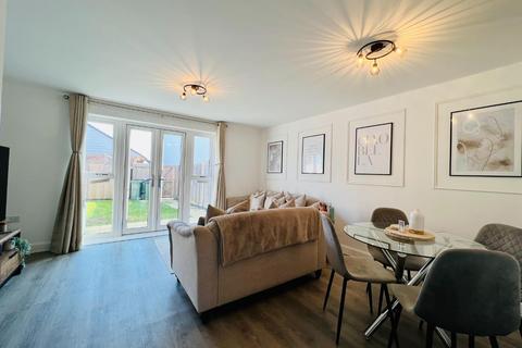 15 Lake Drive, Hythe, CT21 4BN