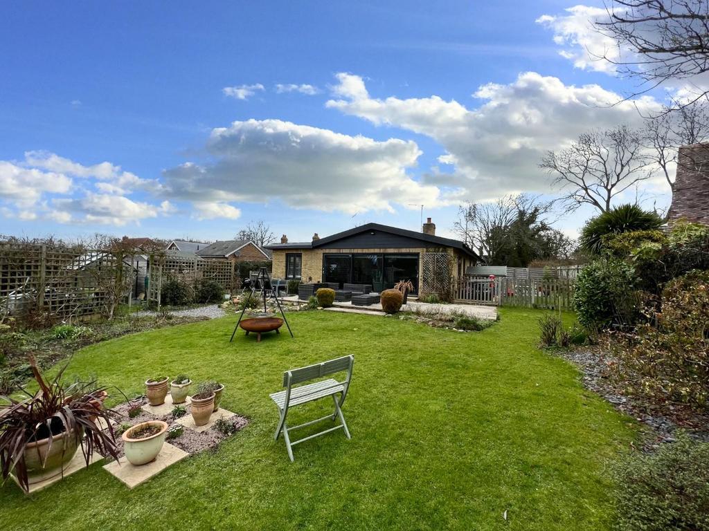 TENTERDEN 4 bed detached bungalow for sale £650,000
