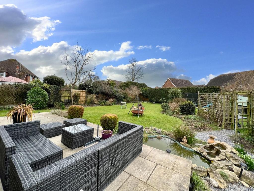 TENTERDEN 4 bed detached bungalow for sale £650,000