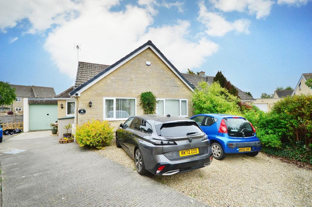 Bettertons Close, Fairford 3 bed semidetached bungalow for sale £384,500