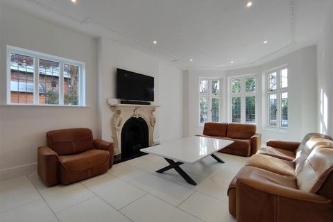 5 bedroom detached house to rent - Hale Road, Hale