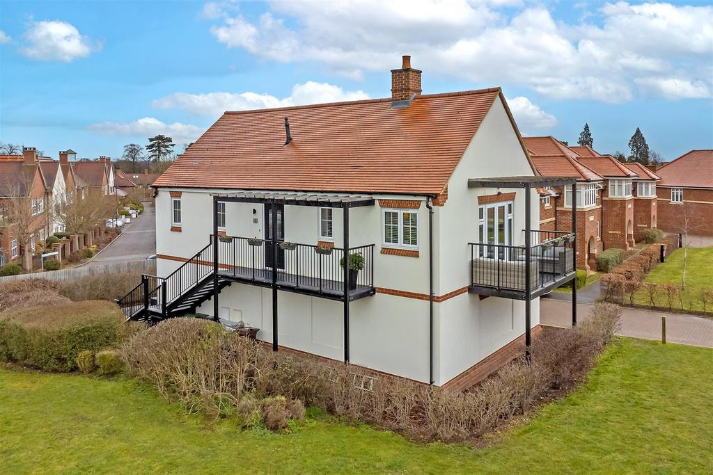 8 Cassius Drive-6.jpg