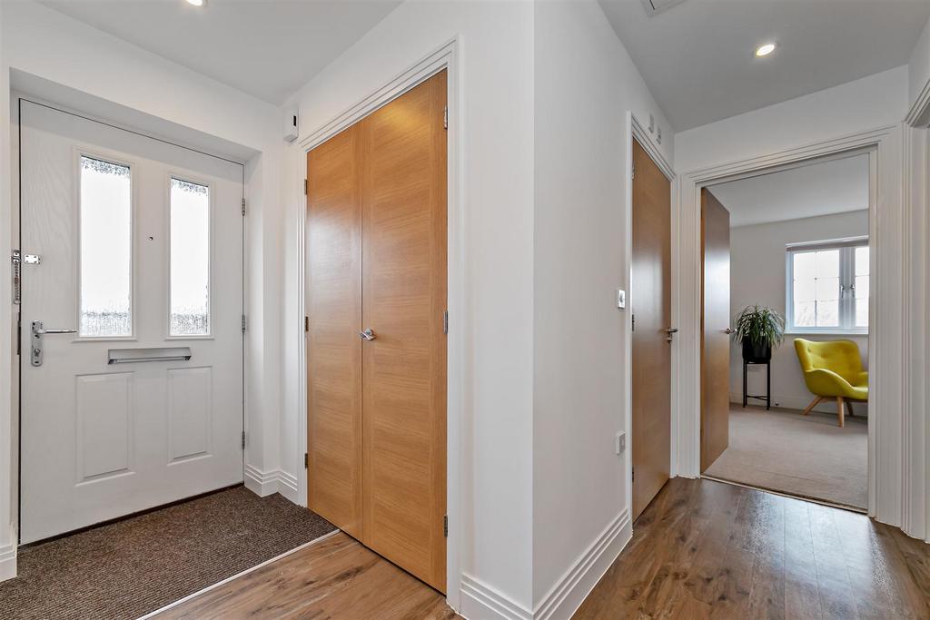 8 Cassius Drive-10.jpg