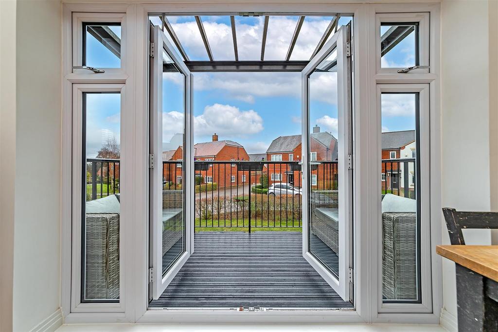 8 Cassius Drive-24.jpg