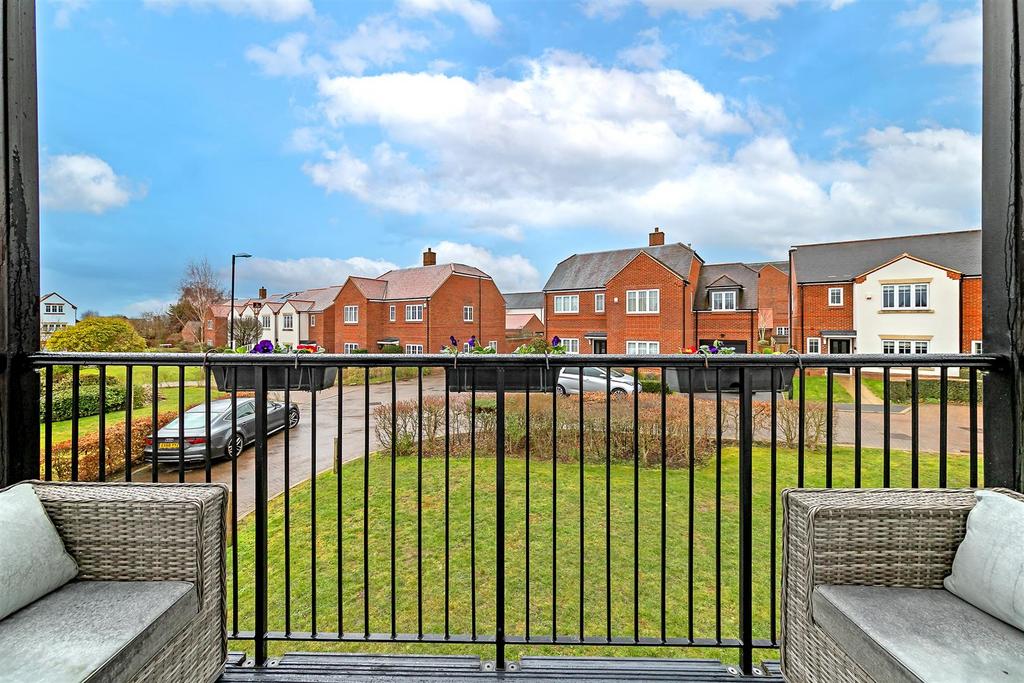 8 Cassius Drive-26.jpg