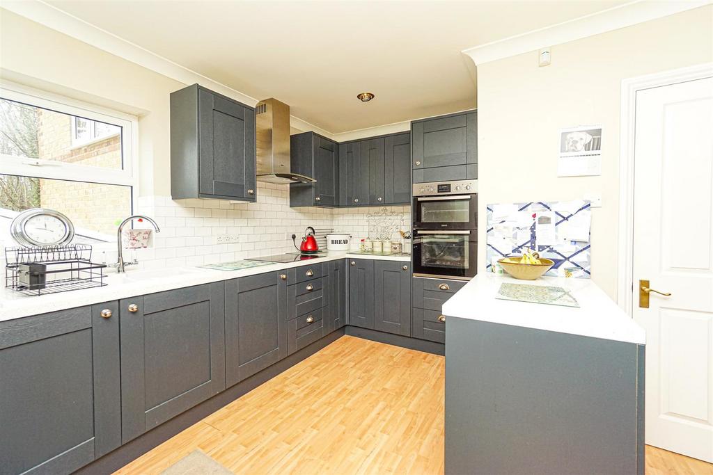 Darwell Close, St Leonardsonsea 5 bed detached house £550,000