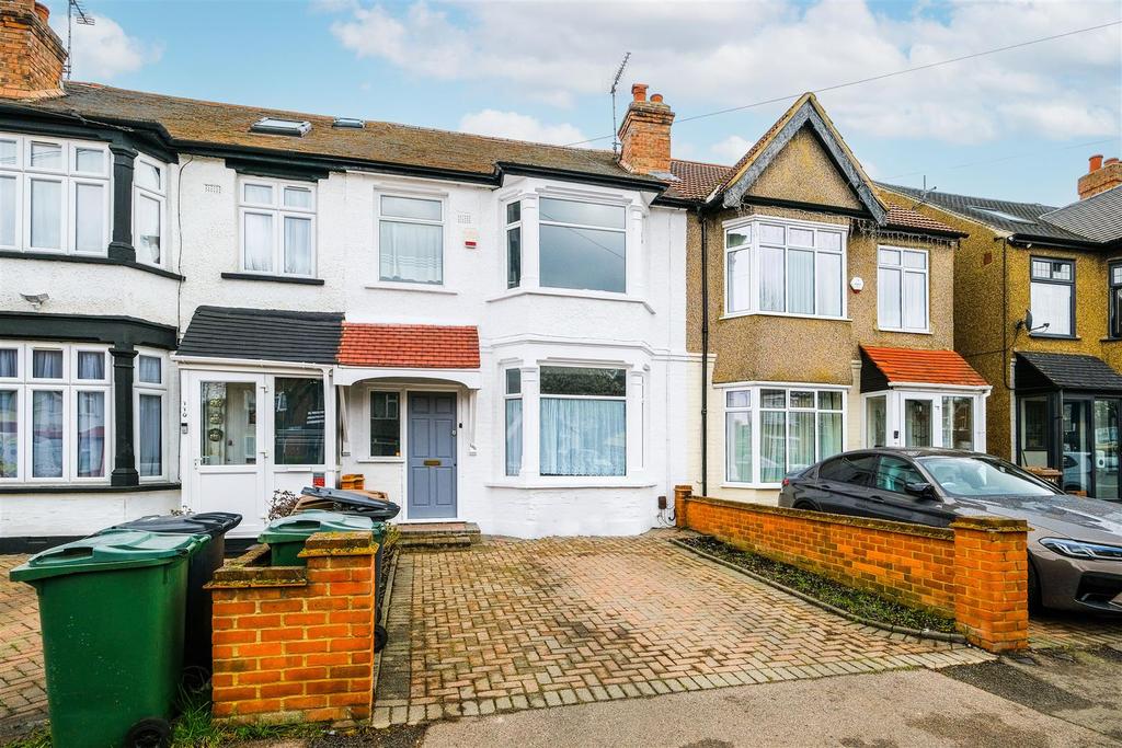 Hall Lane, Chingford 3 bed terraced house £1,850 pcm (£427 pw)