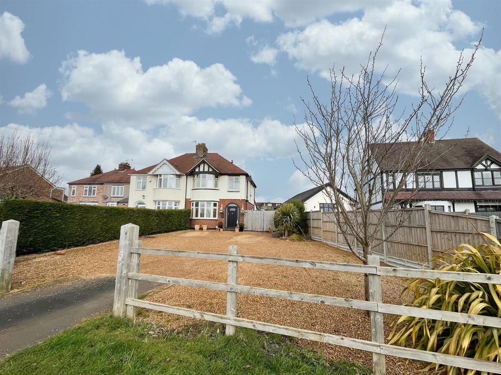 Bedworth Road, Bulkington 3 bed semidetached house £340,000