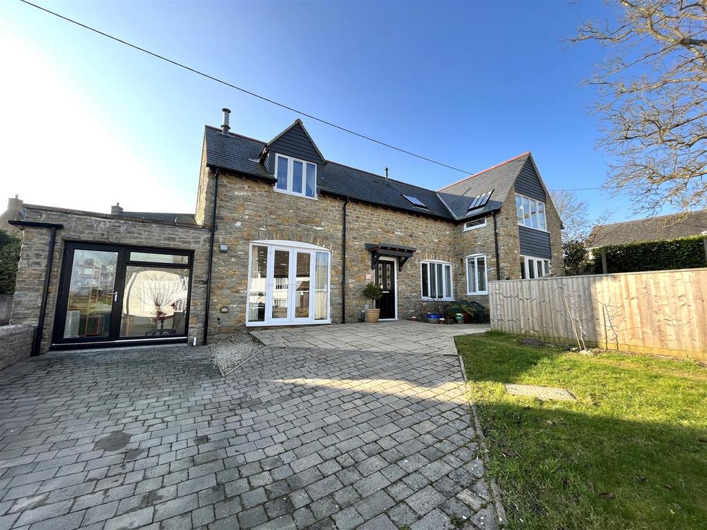 Ash Farm Close, Salwayash, Bridport 4 bed detached house for sale £