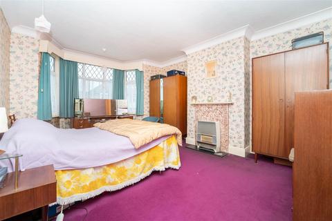 41 Boston Gardens, Brentford, TW8 9LS