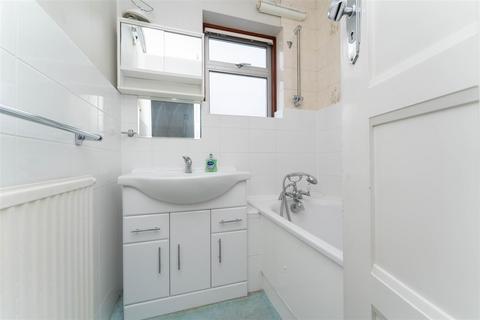 41 Boston Gardens, Brentford, TW8 9LS