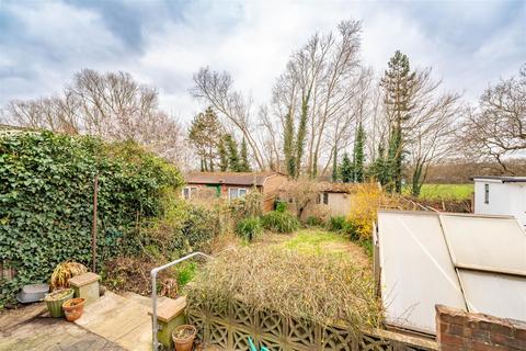 41 Boston Gardens, Brentford, TW8 9LS
