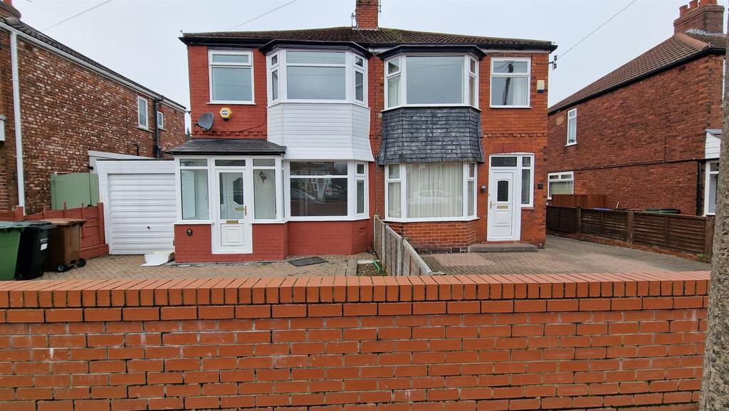 Briarfield Road, Heaton chapel, Stockport 3 bed semidetached house £