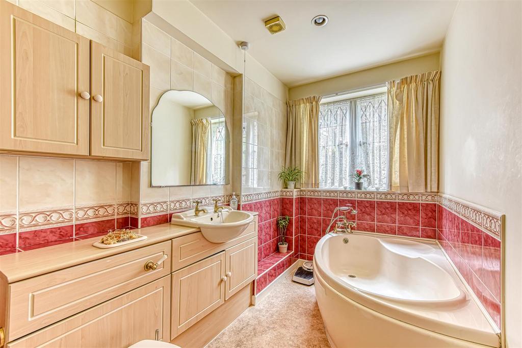 Cheviot House-bath1.jpg