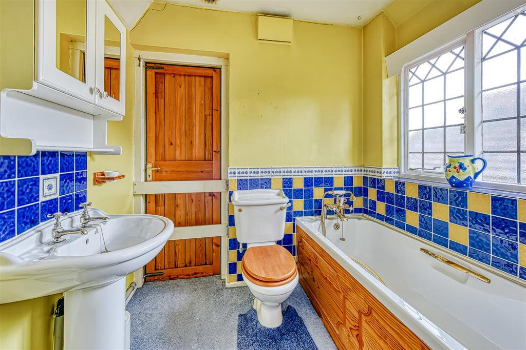 Cheviot House-bath2.jpg