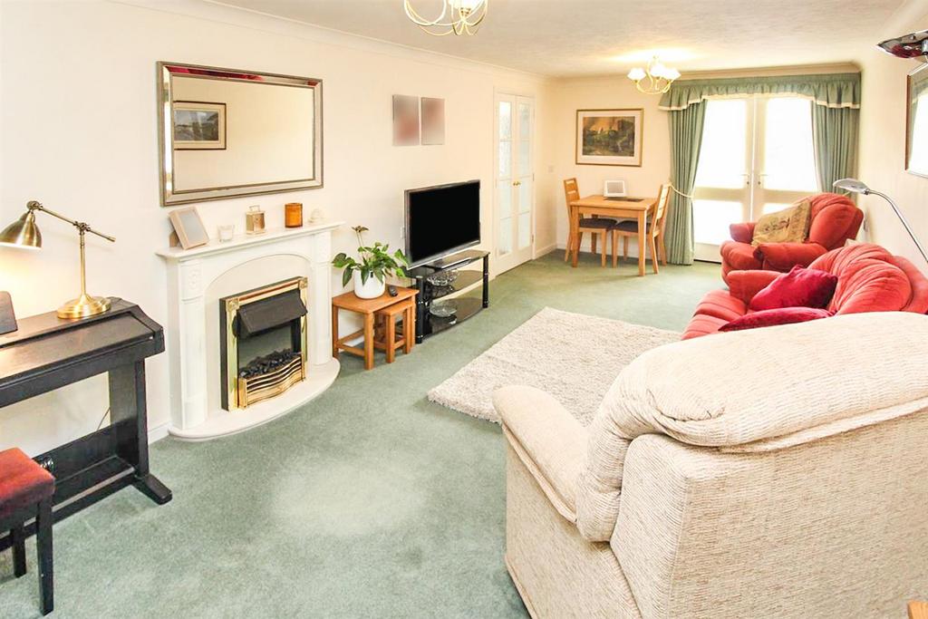 Lounge/ Dining Room