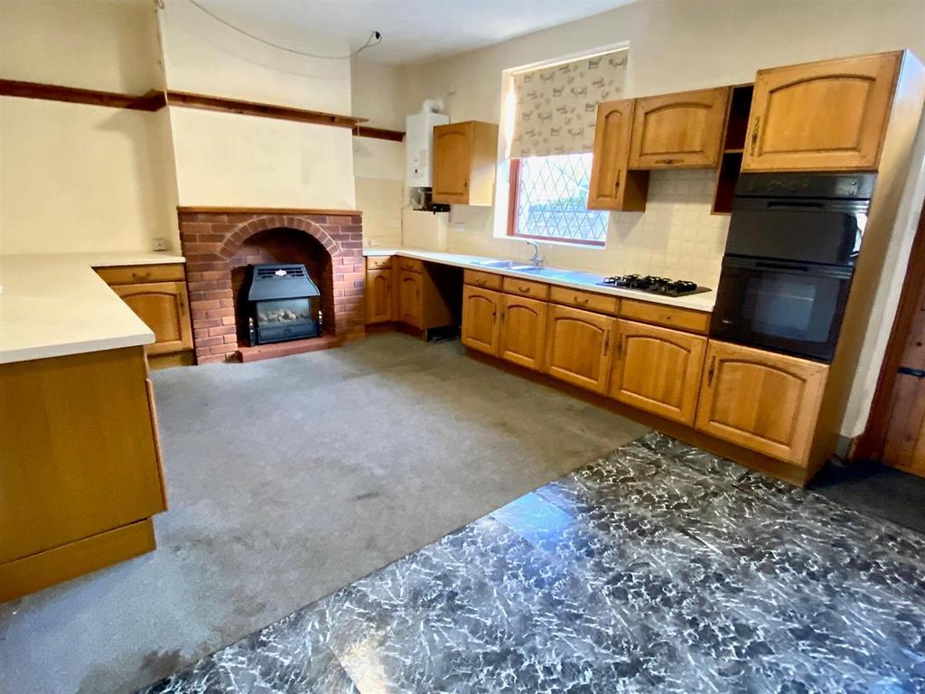 Hopton Lane, Mirfield 3 bed end of terrace house £189,950