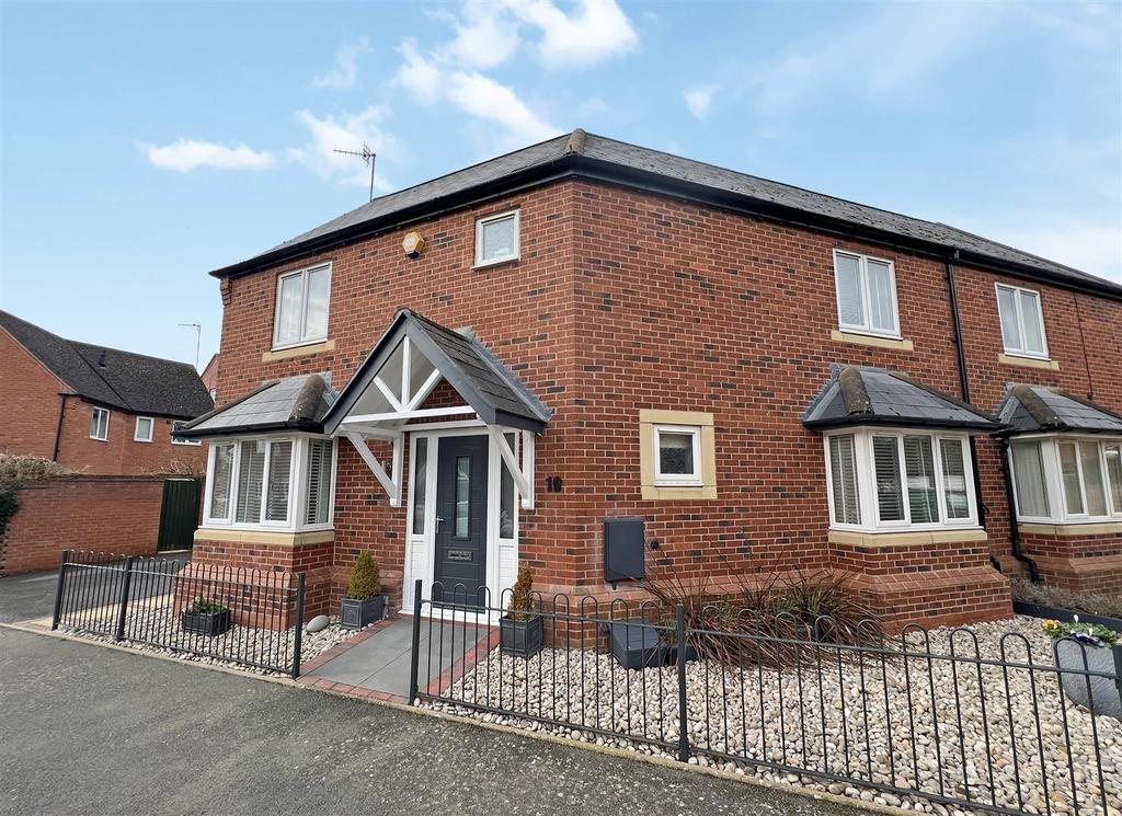 Buchan Close, StratforduponAvon 3 bed semidetached house £395,000