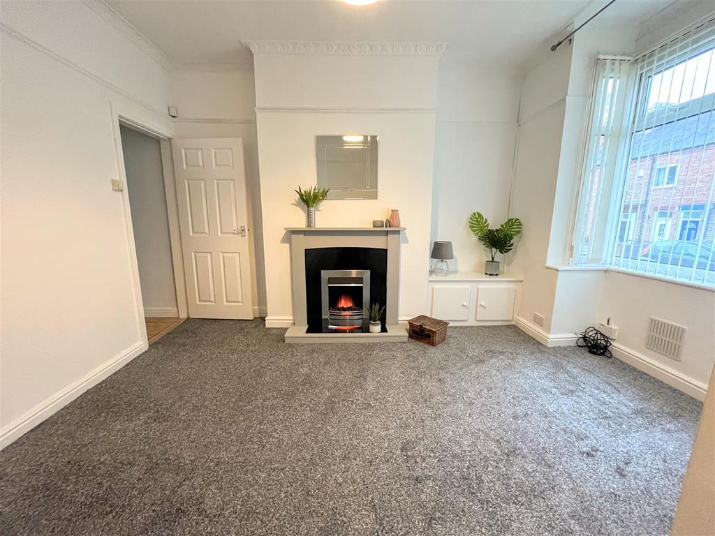 Trafalgar Terrace, Darlington 2 bed terraced house £575 pcm (£133 pw)