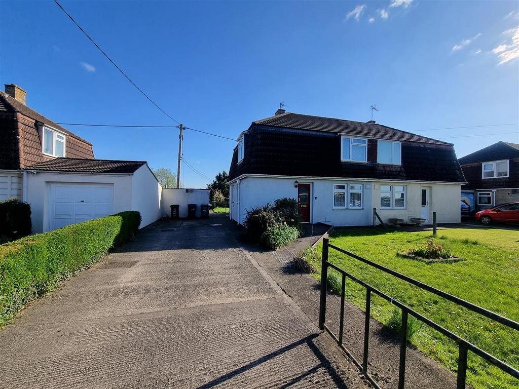 Holbrook Vale, Melksham 3 bed semidetached house £85,000